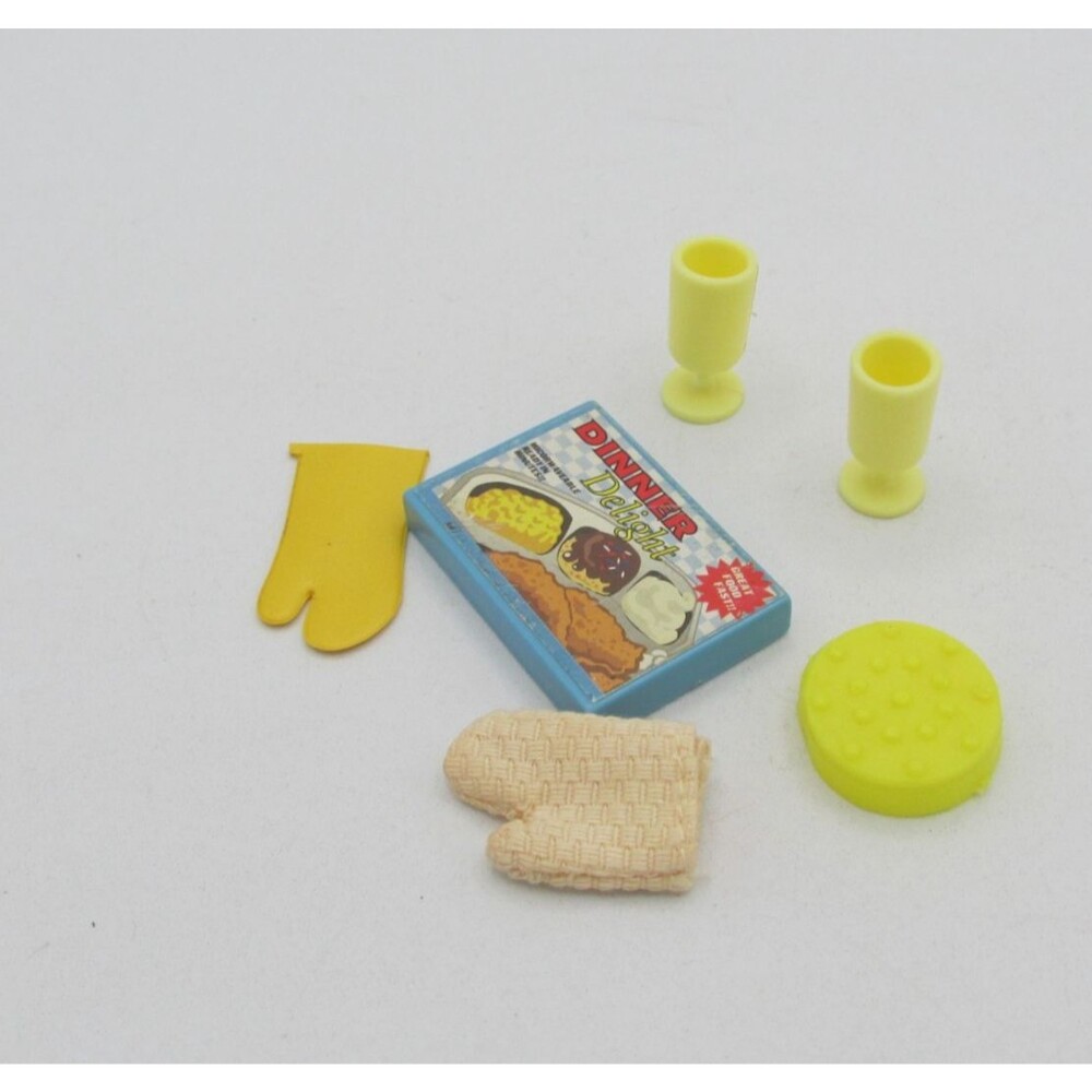 BARBIE TYCO KITCHEN LITTLES  TV DINNER Dream House Cups Oven Mitts Diorama